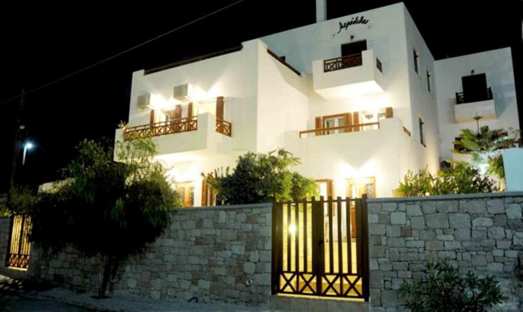 Aerolithos Otel Adamantas  Dış mekan fotoğraf